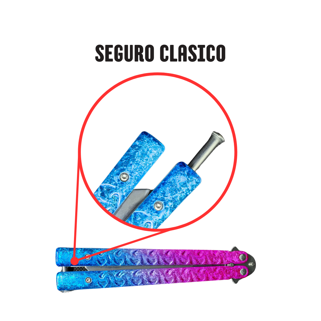 Una_navaja_mariposa_cerrada_con_zoom_en_el_seguro_de_la_hoja_en_la_parte_inferior_del_mango